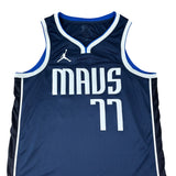 Jordan Dallas Mavericks NBA 2022/24 Dončić No.77 Swingman Statement Edition Basketball Jersey (L)