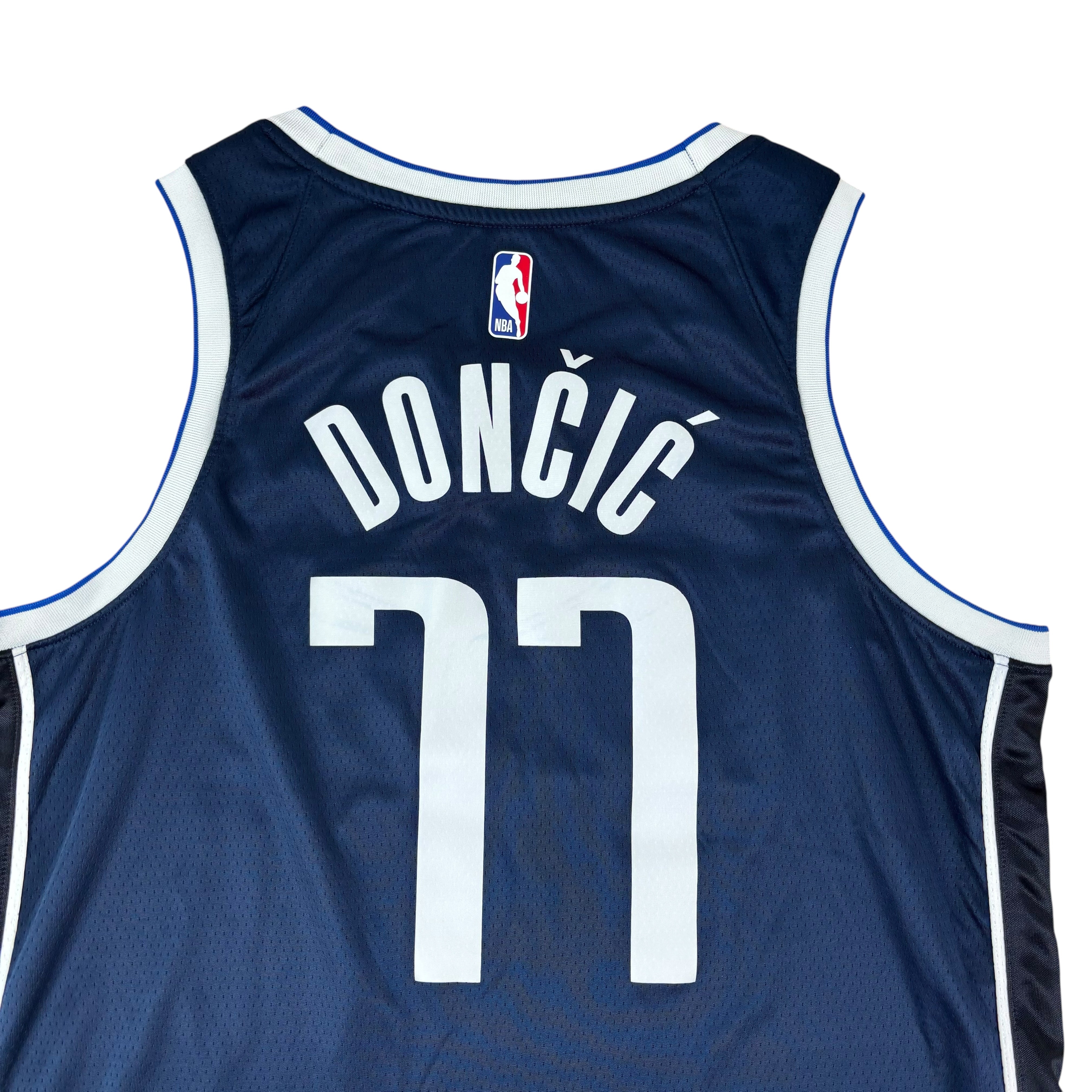 Jordan Dallas Mavericks NBA 2022/24 Dončić No.77 Swingman Statement Edition Basketball Jersey (L)